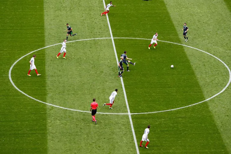 Tìm Hiểu Quy Định Bắt Đầu Và Bắt Đầu Lại Trận Đấu Bóng Đá Theo Luật FIFA 2 Tìm Hiểu Quy Định Bắt Đầu Và Bắt Đầu Lại Trận Đấu Bóng Đá Theo Luật FIFA