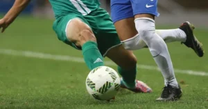 Tìm Hiểu Quy Định Về Bóng Trong Cuộc Và Bóng Ngoài Cuộc Theo Luật FIFA