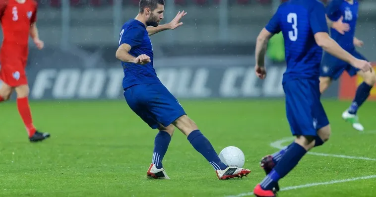 Tìm Hiểu Lỗi Khiếm Nhã Trong Bóng Đá Và Cách Xử Lý Theo Luật FIFA